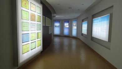 鄭州諾語燈箱公司提醒工作人員燈箱要經(jīng)常查看